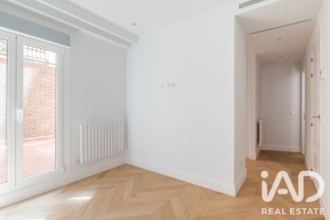 Продажа квартиры в Мадрид, Испания 3 спальни, 218м2 №188069 - фото 30