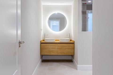 Продажа квартиры в Мадрид, Испания 3 спальни, 218м2 №188069 - фото 17