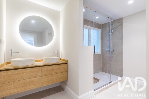 Продажа квартиры в Мадрид, Испания 3 спальни, 218м2 №188069 - фото 16