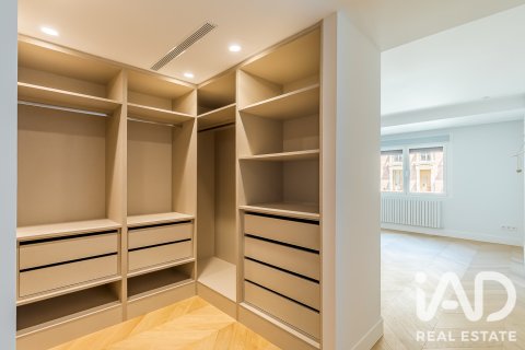 Продажа квартиры в Мадрид, Испания 3 спальни, 218м2 №188069 - фото 10