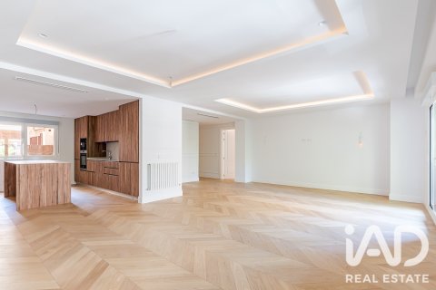 Продажа квартиры в Мадрид, Испания 3 спальни, 218м2 №188069 - фото 4