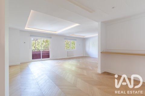 Продажа квартиры в Мадрид, Испания 3 спальни, 218м2 №188069 - фото 6