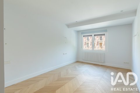Продажа квартиры в Мадрид, Испания 3 спальни, 218м2 №188069 - фото 12