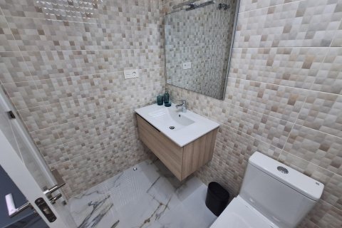 Huoneisto vuokrattavana Torrevieja, Alicante, Espanja , 83 m2 No. 166588 - kuva 9