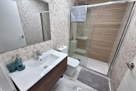 Huoneisto vuokrattavana Torrevieja, Alicante, Espanja , 83 m2 No. 166588 - kuva 3