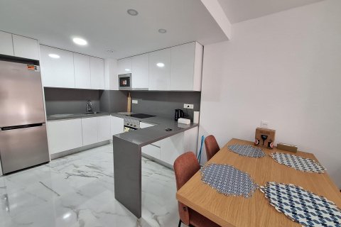 Huoneisto vuokrattavana Torrevieja, Alicante, Espanja , 83 m2 No. 166588 - kuva 2