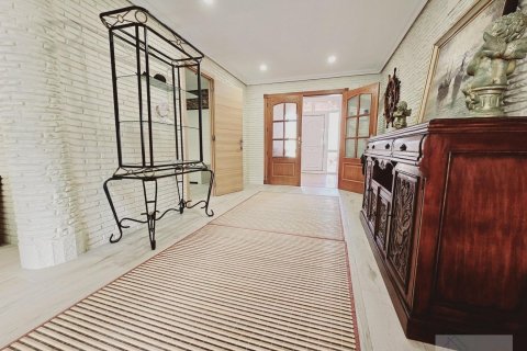 Huvila myytävänä Torrevieja, Alicante, Espanja, 5 makuuhuonetta, 230 m2 No. 139375 - kuva 23