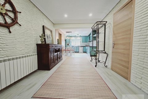 Huvila myytävänä Torrevieja, Alicante, Espanja, 5 makuuhuonetta, 230 m2 No. 139375 - kuva 15