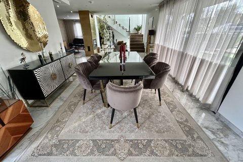 Villa till salu i Los Balcones, Alicante, Spanien 3 sovrum, 241 kvm. Nr. 139375 - foto 11