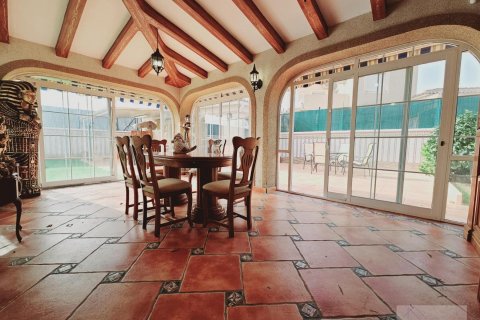 Huvila myytävänä Torrevieja, Alicante, Espanja, 5 makuuhuonetta, 230 m2 No. 139375 - kuva 27