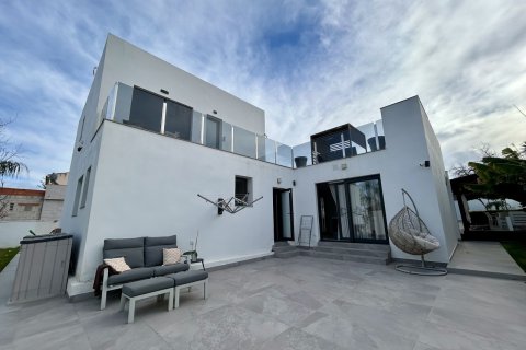 Villa till salu i Los Balcones, Alicante, Spanien 3 sovrum, 241 kvm. Nr. 139375 - foto 19