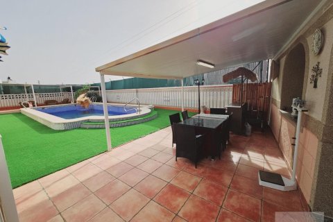 Huvila myytävänä Torrevieja, Alicante, Espanja, 5 makuuhuonetta, 230 m2 No. 139375 - kuva 8