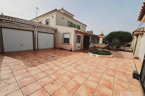 Huvila myytävänä Torrevieja, Alicante, Espanja, 5 makuuhuonetta, 230 m2 No. 139375 - kuva 3