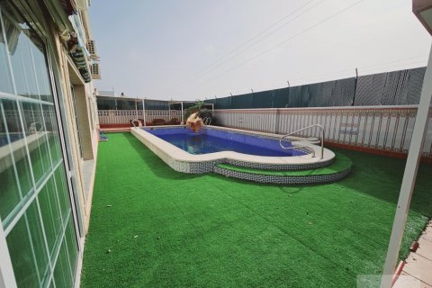 Huvila myytävänä Torrevieja, Alicante, Espanja, 5 makuuhuonetta, 230 m2 No. 139375 - kuva 13
