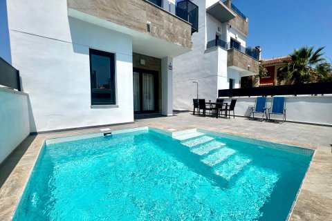 Villa à vendre Torrevieja, Alicante, Espagne, 3 chambres, 106 m2 No. 139373 - photo 1