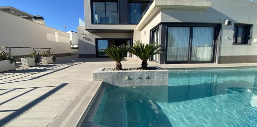 Villa San Miguel de Salinas, Alicante, Spain 5 bedrooms, 318 sq.m. No. 139371
