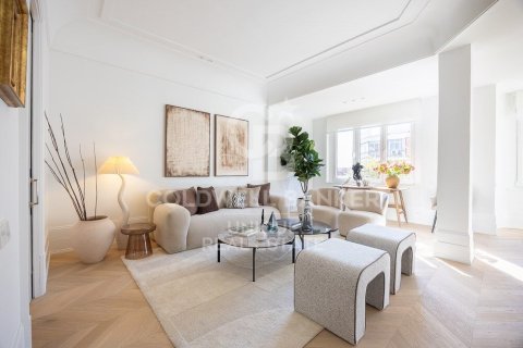 Huoneisto myytävänä Madrid, Espanja, 4 makuuhuonetta, 200 m2 No. 157707 - kuva 3
