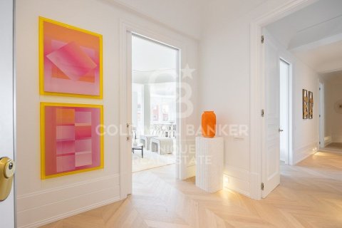 Huoneisto myytävänä Madrid, Espanja, 4 makuuhuonetta, 200 m2 No. 157707 - kuva 2