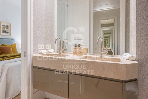 Huoneisto myytävänä Madrid, Espanja, 4 makuuhuonetta, 200 m2 No. 157707 - kuva 22