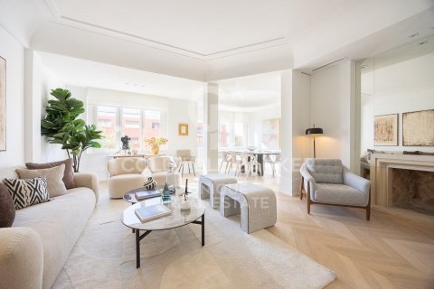 Apartament w Madrid, Hiszpania 4 sypialnie, 200 mkw. nr 157707