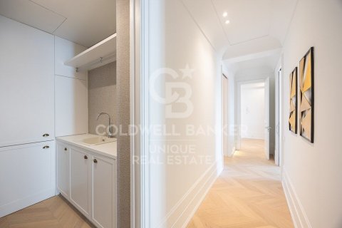 Huoneisto myytävänä Madrid, Espanja, 4 makuuhuonetta, 200 m2 No. 157707 - kuva 15
