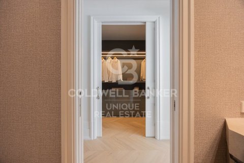 Huoneisto myytävänä Madrid, Espanja, 4 makuuhuonetta, 200 m2 No. 157707 - kuva 18