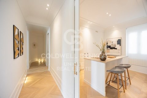 Huoneisto myytävänä Madrid, Espanja, 4 makuuhuonetta, 200 m2 No. 157707 - kuva 14