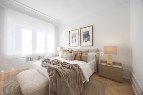 Huoneisto myytävänä Madrid, Espanja, 4 makuuhuonetta, 200 m2 No. 157707 - kuva 19