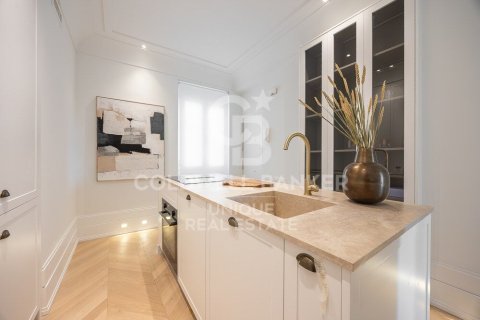 Huoneisto myytävänä Madrid, Espanja, 4 makuuhuonetta, 200 m2 No. 157707 - kuva 13
