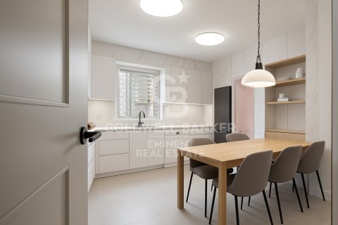 Takvåning till salu i Barcelona, Spanien 4 sovrum, 188 kvm. Nr. 157708 - foto 6