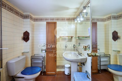 Takvåning till salu i Barcelona, Spanien 4 sovrum, 188 kvm. Nr. 157708 - foto 18