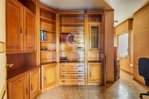 Takvåning till salu i Barcelona, Spanien 4 sovrum, 188 kvm. Nr. 157708 - foto 11