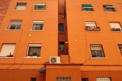 Apartamento en venta en Barcelona, España 1 dormitorio, 49 m2 No. 191490 - foto 1