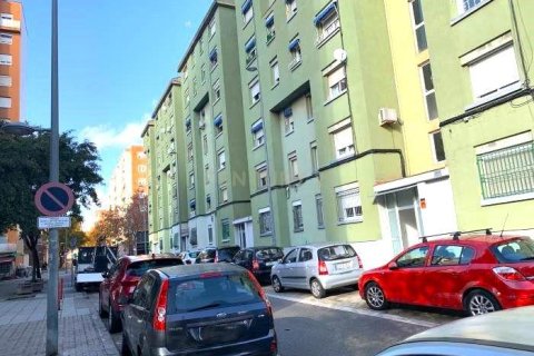 House à vendre à Sabadell, Barcelona, Espagne, 4 chambres, 87 m2 No. 191491 - photo 2