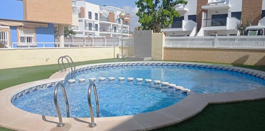 Villetta a schiera a Pilar de la Horadada, Alicante, Spagna 2 camere da letto, 65 mq. N° 140125