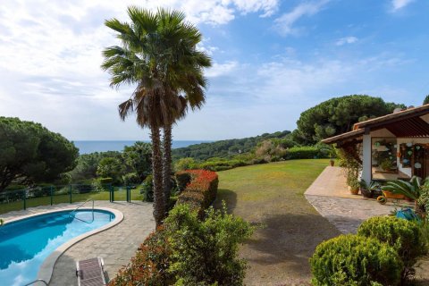 House for sale in Cabrera de Mar, Barcelona, Spain 6 bedrooms, 698 sq.m. No. 177831 - photo 3