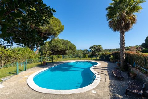 House for sale in Cabrera de Mar, Barcelona, Spain 6 bedrooms, 698 sq.m. No. 177831 - photo 9