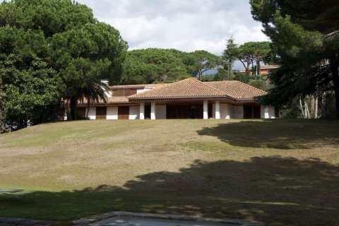 House for sale in Sant Andreu de Llavaneres, Barcelona, Spain 6 bedrooms, 800 sq.m. No. 177833 - photo 2