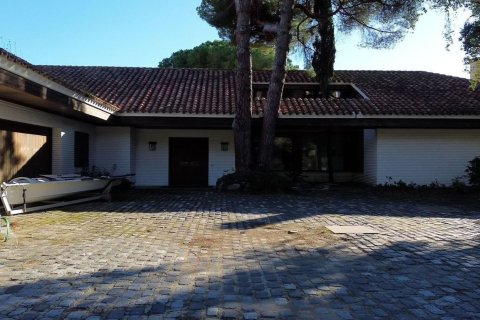 House for sale in Sant Andreu de Llavaneres, Barcelona, Spain 6 bedrooms, 800 sq.m. No. 177833 - photo 6