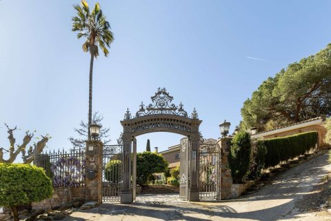 House for sale in Barcelona, Spain 10 bedrooms, 581 sq.m. No. 177832 - photo 6