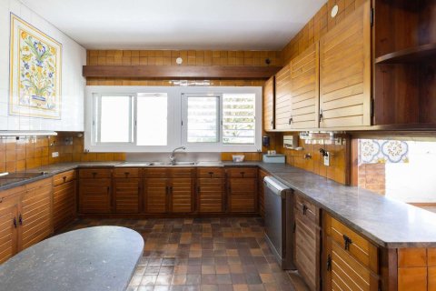 House for sale in Barcelona, Spain 10 bedrooms, 581 sq.m. No. 177832 - photo 23