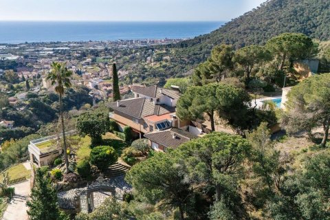House for sale in Barcelona, Spain 10 bedrooms, 581 sq.m. No. 177832 - photo 4