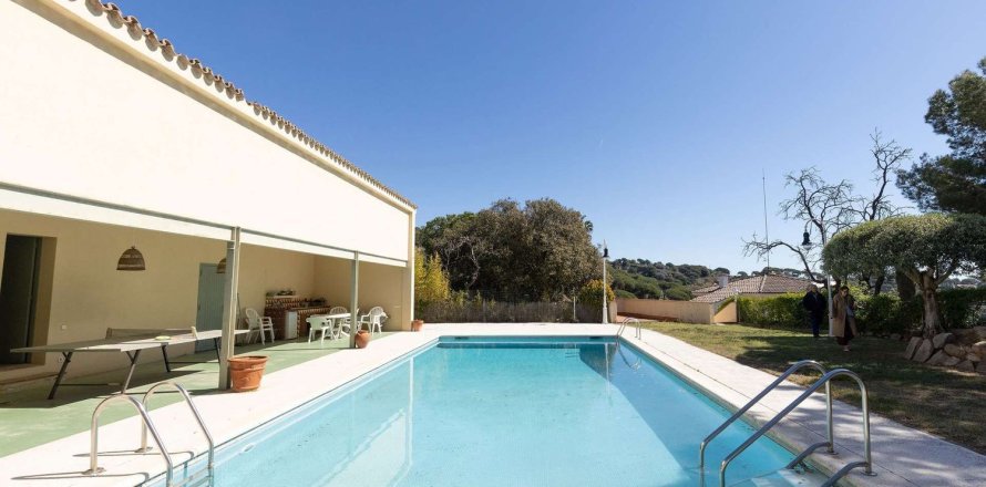House in Barcelona, Spain 10 bedrooms, 581 sq.m. No. 177832