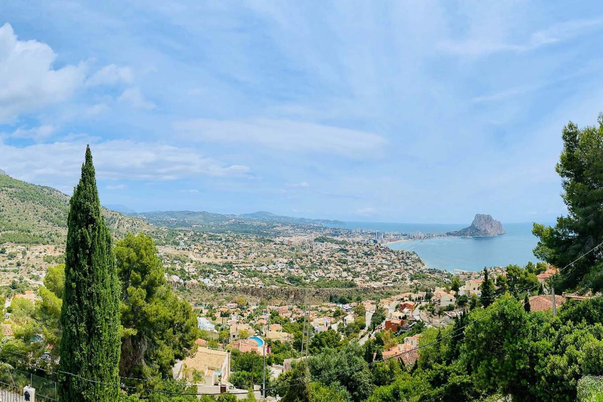 Villa in Calpe, Alicante, Spain 4 bedrooms, 349 sq.m. No. 80539