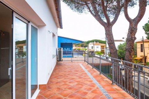 Dom w Platja D'aro, Girona, Hiszpania 5 sypialni, 236 mkw. nr 176953 – zdjęcie 6