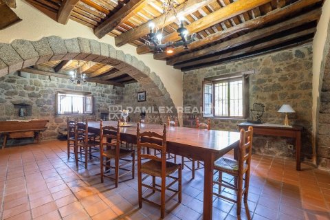 Dom w Girona, Hiszpania 7 sypialni, 983 mkw. nr 176951 – zdjęcie 21