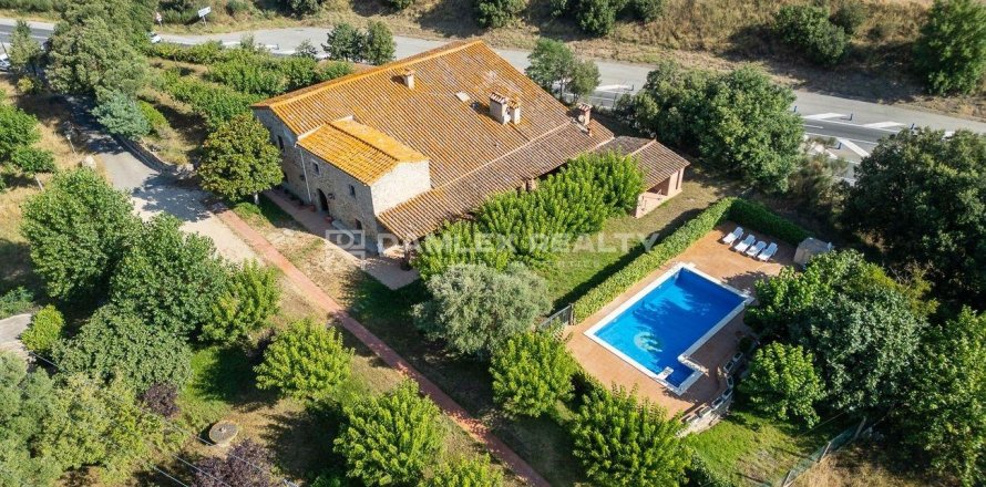 Dom w Girona, Hiszpania 7 sypialni, 983 mkw. nr 176951