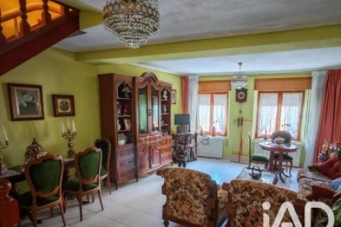 Townhouse à Valencia de Don Juan, Leon, Espagne 3 chambres, 99 m2 No. 196631