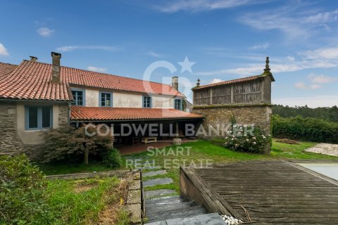 Сasa en venta en Paderne, La Coruña, España 5 dormitorios, 327 m2 No. 157702 - foto 2