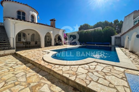 Hus i Empuriabrava, Girona, Spanien 4 sovrum, 252 kvm. Nr. 157703